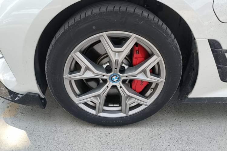 Used BMW i3 2022 eDrive 35 L Left Front Wheel Hub