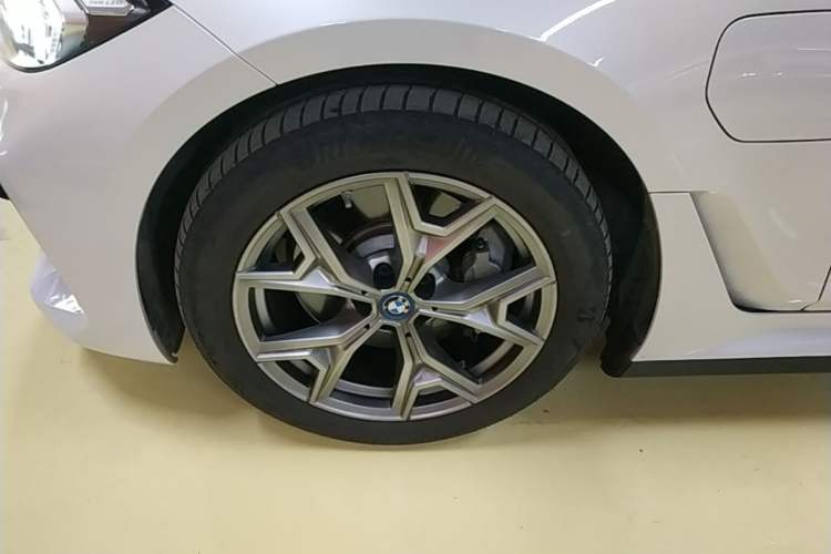 Used BMW i3 2022 eDrive 35 L Left Front Wheel Hub