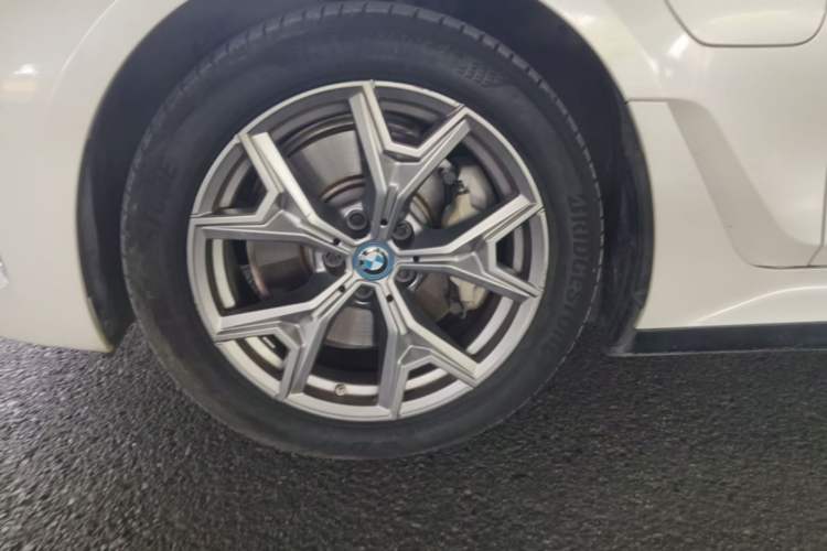 Used BMW i3 2022 eDrive 35 L Left Front Wheel Hub