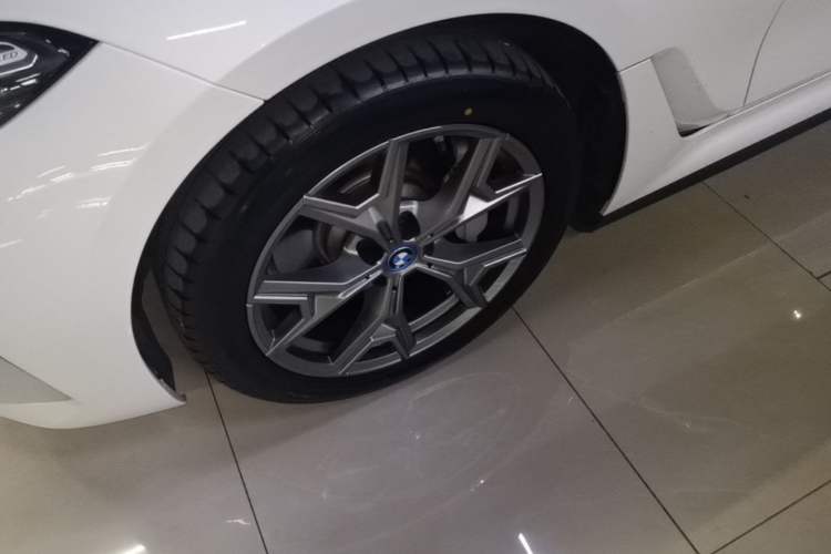 Used BMW i3 2022 eDrive 35 L Left Front Wheel Hub