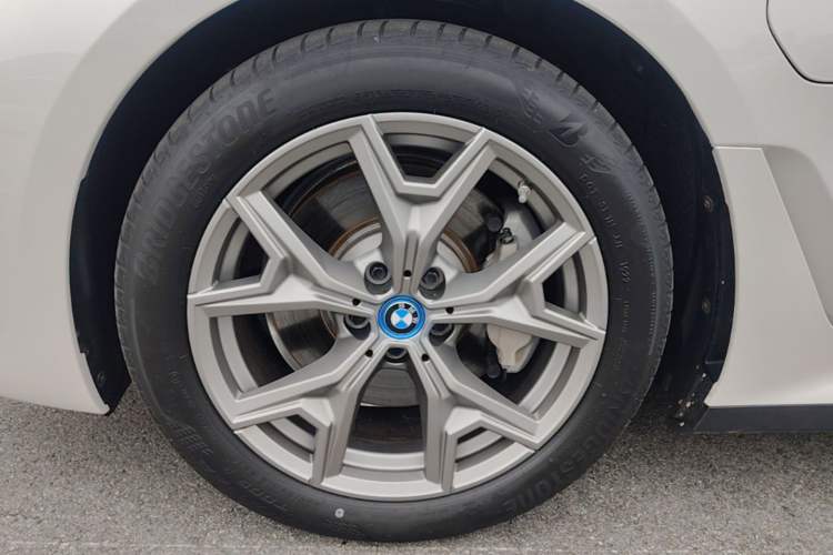 Used BMW i3 2022 eDrive 35 L Left Front Wheel Hub