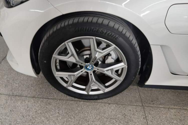 Used BMW i3 2022 eDrive 35 L Left Front Wheel Hub
