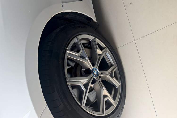 Used BMW i3 2022 eDrive 35 L Left Front Wheel Hub