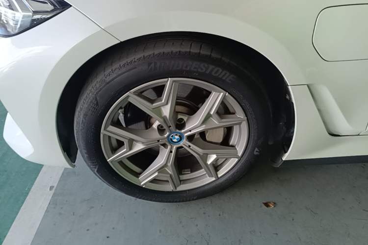 Used BMW i3 2022 eDrive 35 L Left Front Wheel Hub