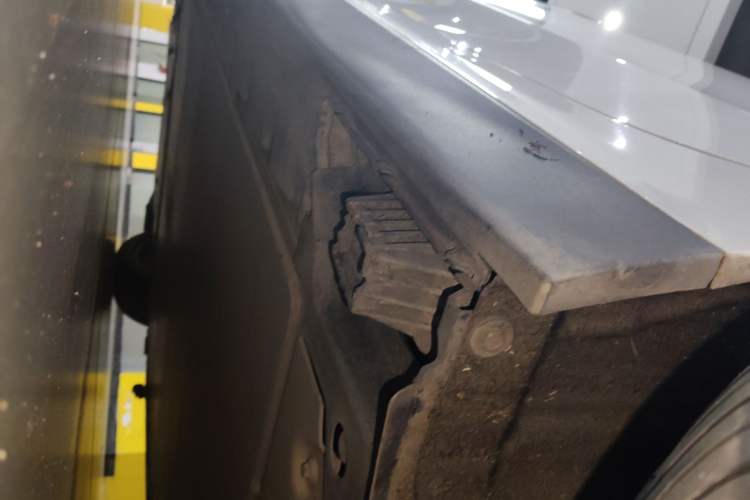 Used BMW i3 2022 eDrive 35 L Left Side Sill