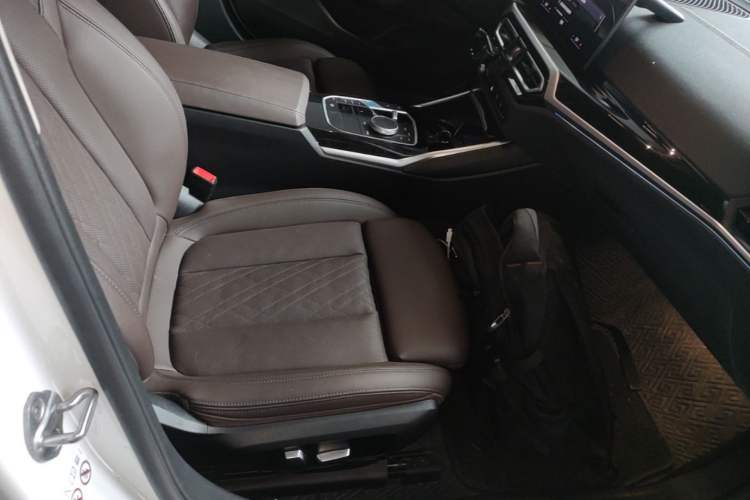 Used BMW i3 2022 eDrive 35 L Right Front Seat