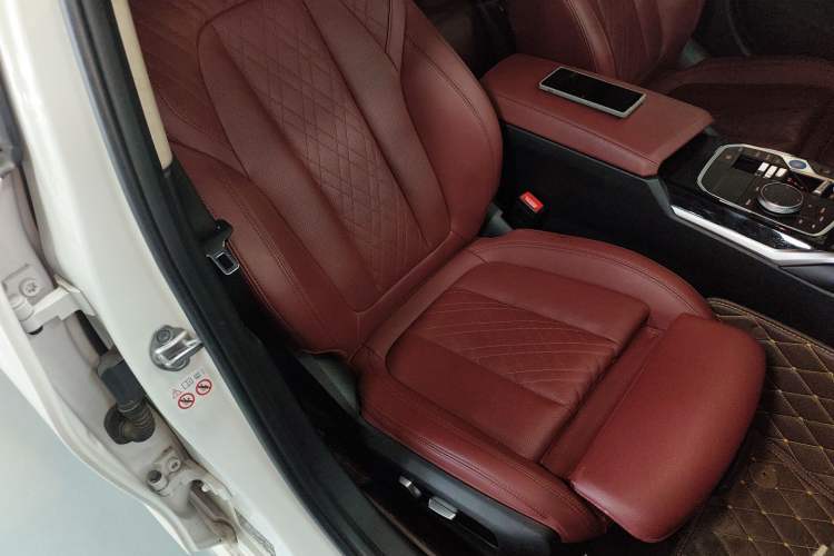 Used BMW i3 2022 eDrive 35 L Right Front Seat