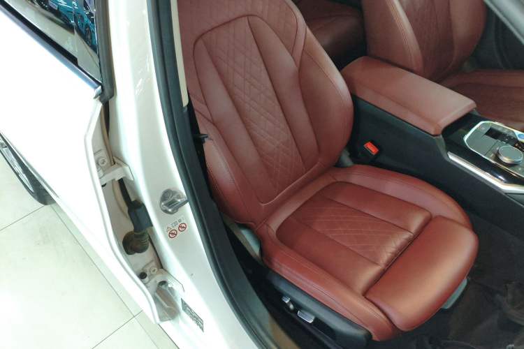 Used BMW i3 2022 eDrive 35 L Right Front Seat