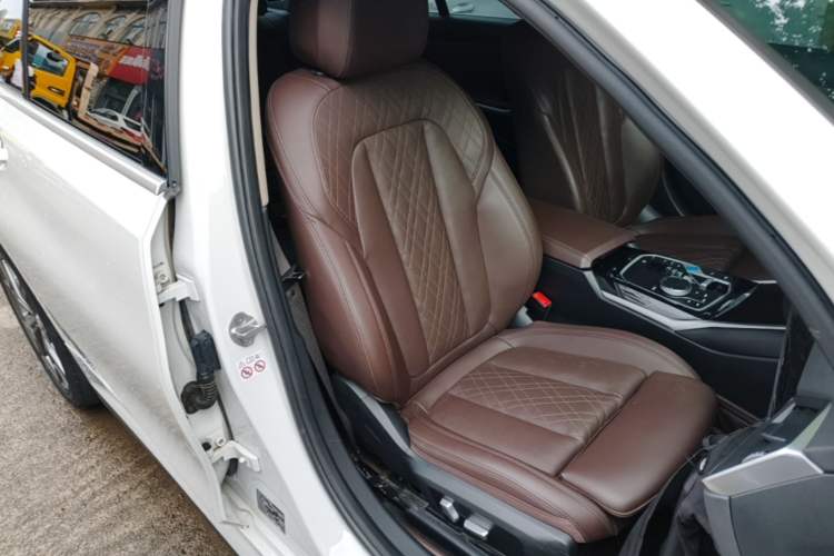 Used BMW i3 2022 eDrive 35 L Right Front Seat