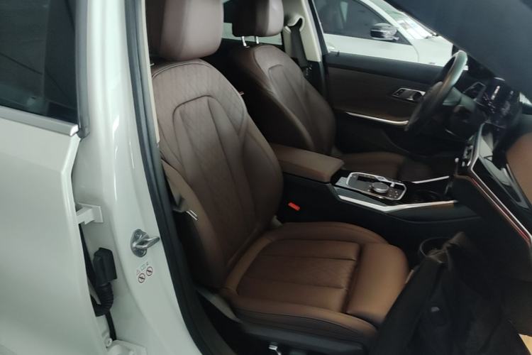 Used BMW i3 2022 eDrive 35 L Right Front Seat