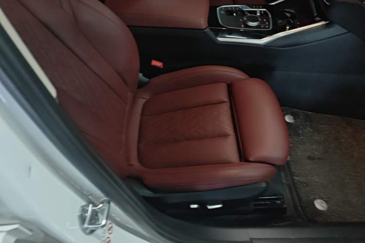 Used BMW i3 2022 eDrive 35 L Right Front Seat