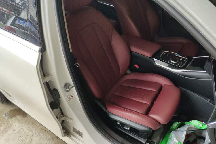Used BMW i3 2022 eDrive 35 L Right Front Seat