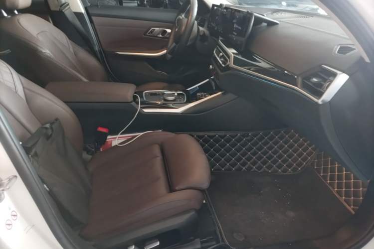Used BMW i3 2022 eDrive 35 L Right Front Seat