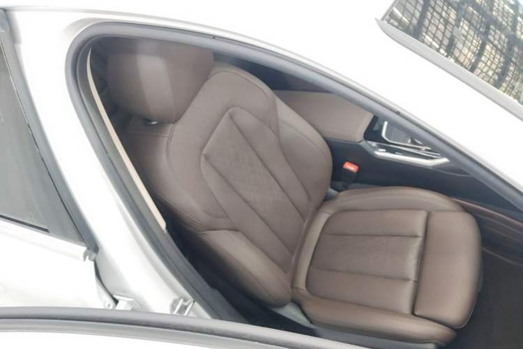Used BMW i3 2022 eDrive 35 L Right Front Seat