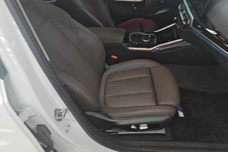 Used BMW i3 2022 eDrive 35 L Right Front Seat