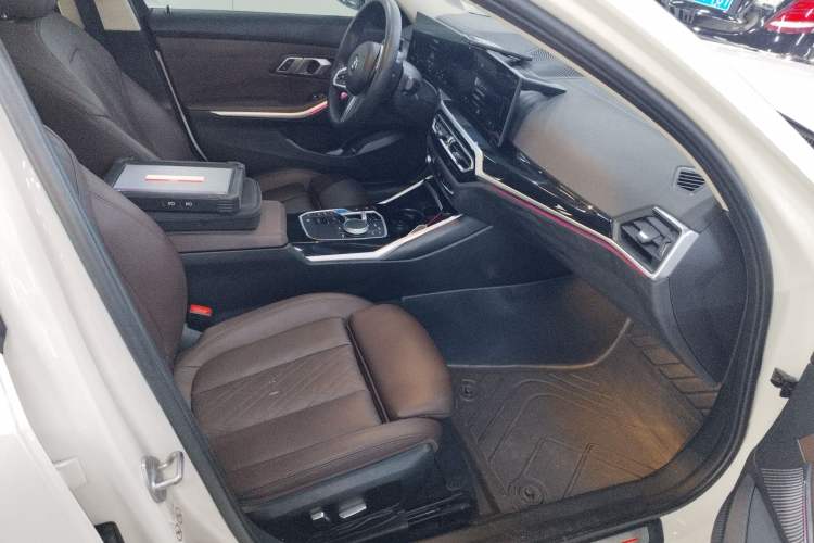 Used BMW i3 2022 eDrive 35 L Right Front Seat