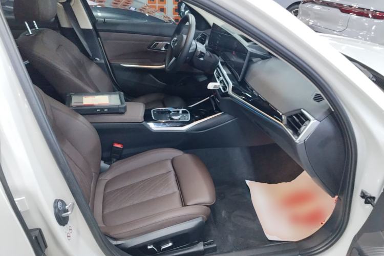 Used BMW i3 2022 eDrive 35 L Right Front Seat