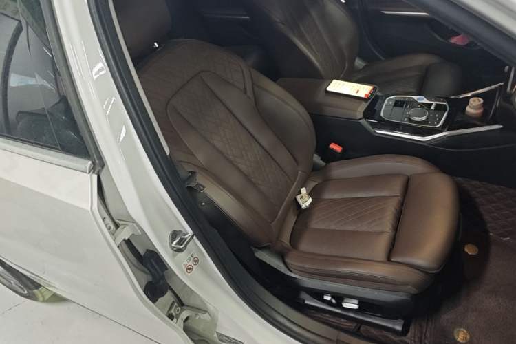 Used BMW i3 2022 eDrive 35 L Right Front Seat