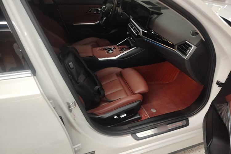 Used BMW i3 2022 eDrive 35 L Right Front Seat