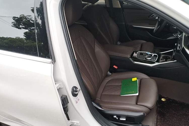 Used BMW i3 2022 eDrive 35 L Right Front Seat