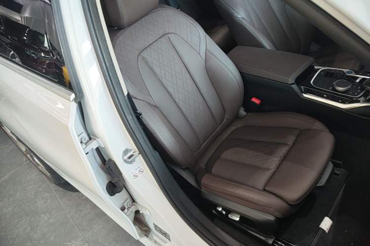 Used BMW i3 2022 eDrive 35 L Right Front Seat