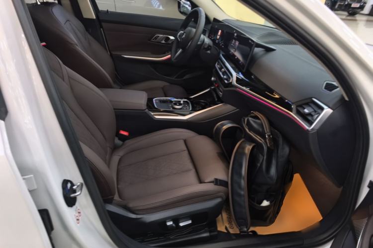 Used BMW i3 2022 eDrive 35 L Right Front Seat