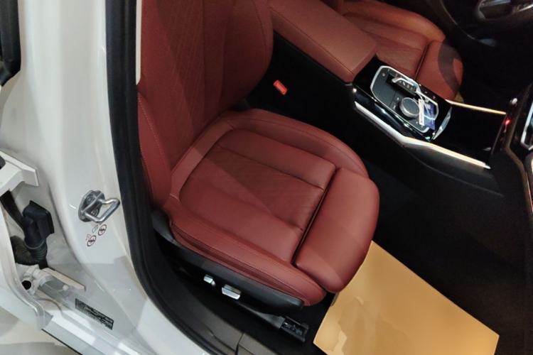 Used BMW i3 2022 eDrive 35 L Right Front Seat