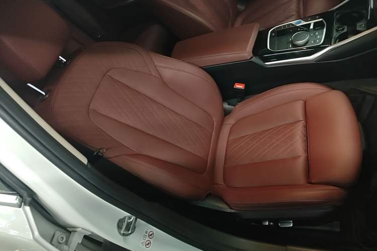 Used BMW i3 2022 eDrive 35 L Right Front Seat