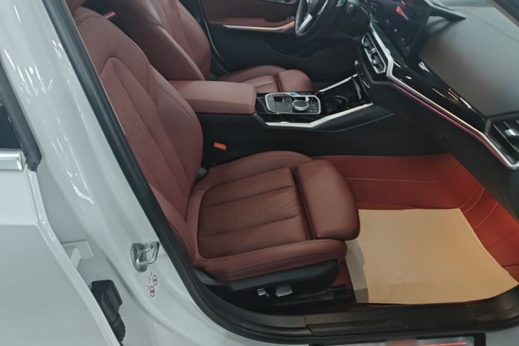 Used BMW i3 2022 eDrive 35 L Right Front Seat