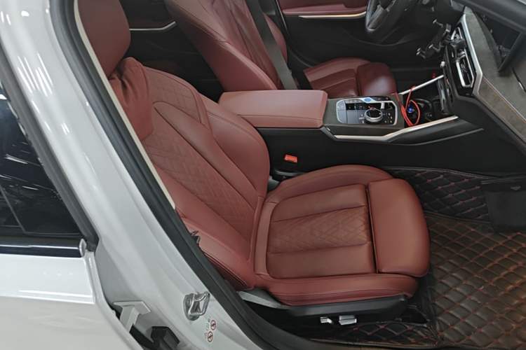 Used BMW i3 2022 eDrive 35 L Right Front Seat