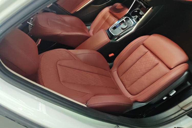 Used BMW i3 2022 eDrive 35 L Right Front Seat