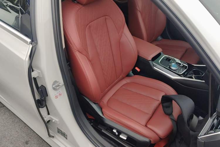 Used BMW i3 2022 eDrive 35 L Right Front Seat