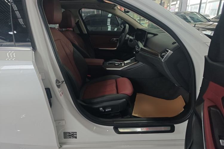 Used BMW i3 2022 eDrive 35 L Right Front Seat