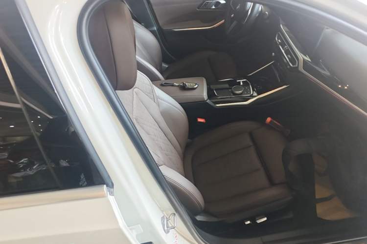 Used BMW i3 2022 eDrive 35 L Right Front Seat