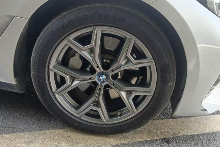 Used BMW i3 2022 eDrive 35 L Right Front Wheel Hub