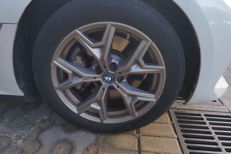 Used BMW i3 2022 eDrive 35 L Right Front Wheel Hub