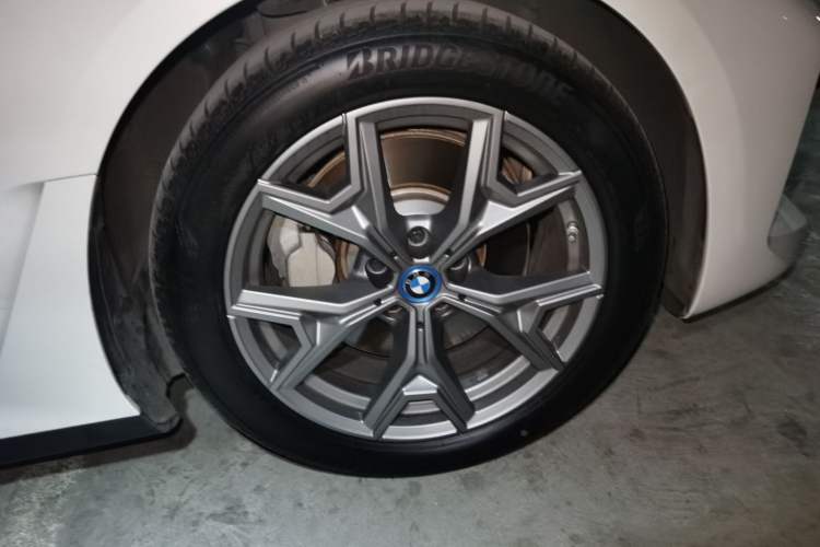Used BMW i3 2022 eDrive 35 L Right Front Wheel Hub