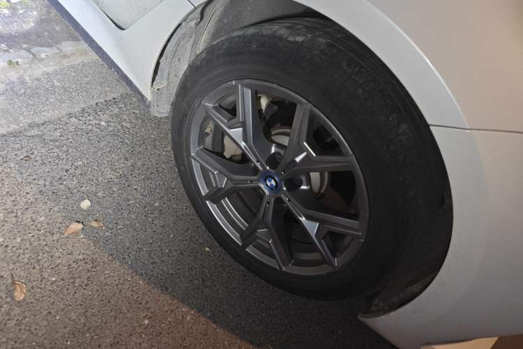 Used BMW i3 2022 eDrive 35 L Right Front Wheel Hub