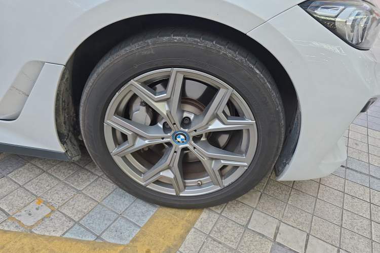 Used BMW i3 2022 eDrive 35 L Right Front Wheel Hub