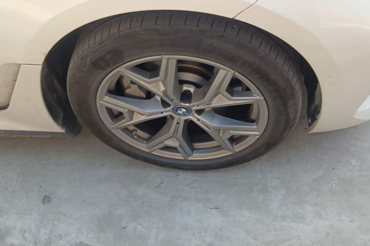 Used BMW i3 2022 eDrive 35 L Right Front Wheel Hub