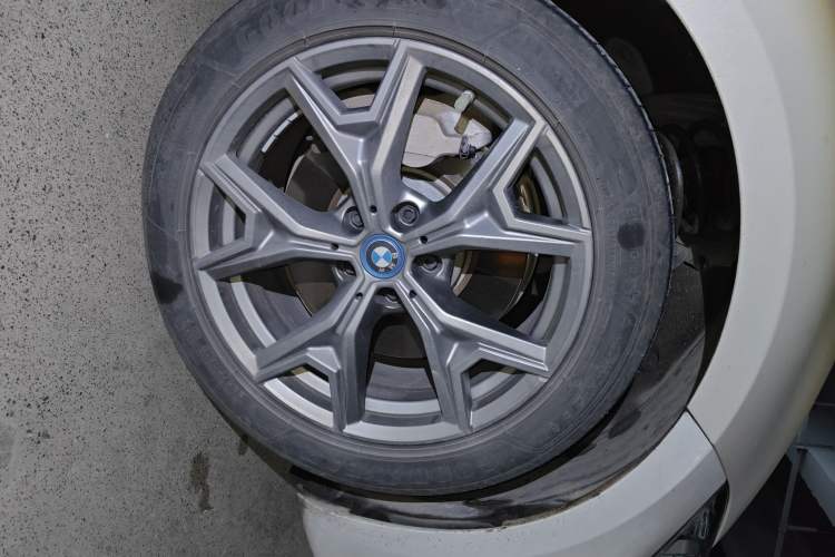 Used BMW i3 2022 eDrive 35 L Right Front Wheel Hub