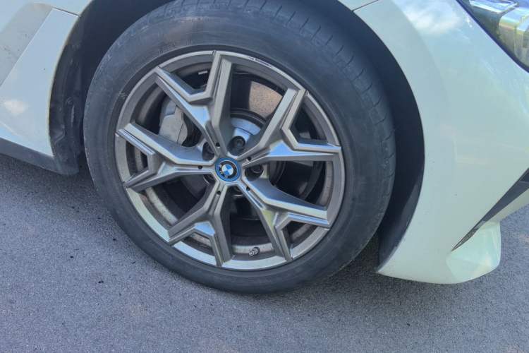 Used BMW i3 2022 eDrive 35 L Right Front Wheel Hub