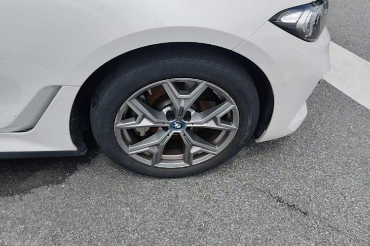 Used BMW i3 2022 eDrive 35 L Right Front Wheel Hub