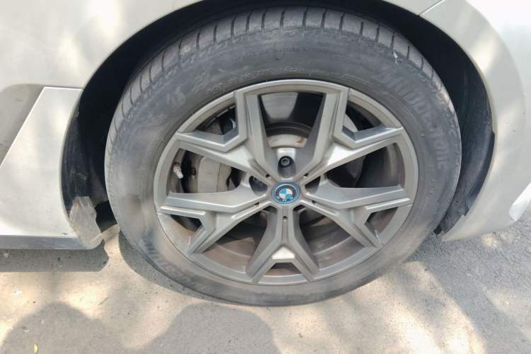 Used BMW i3 2022 eDrive 35 L Right Front Wheel Hub