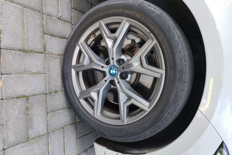 Used BMW i3 2022 eDrive 35 L Right Front Wheel Hub