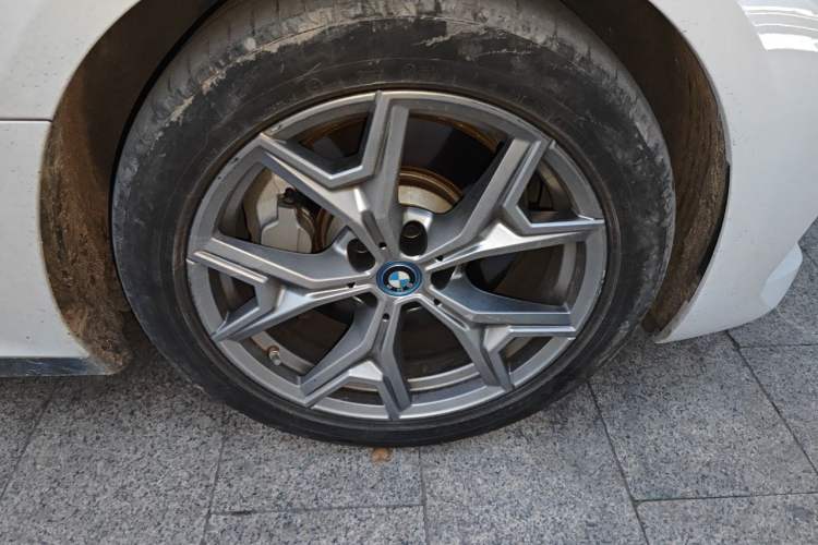 Used BMW i3 2022 eDrive 35 L Right Front Wheel Hub