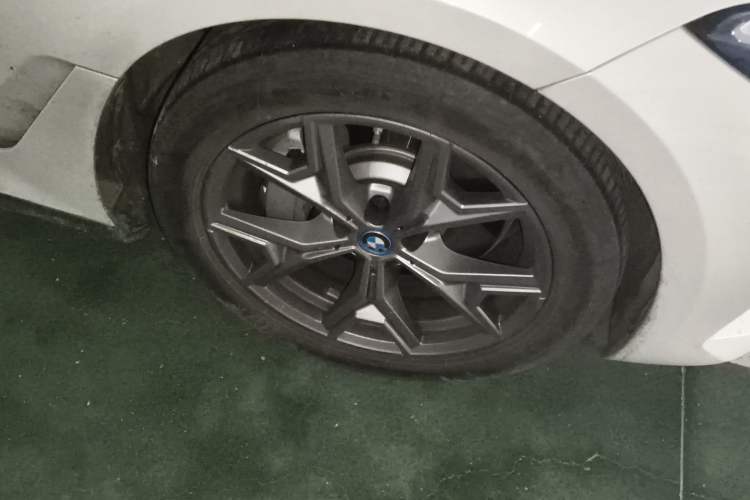 Used BMW i3 2022 eDrive 35 L Right Front Wheel Hub