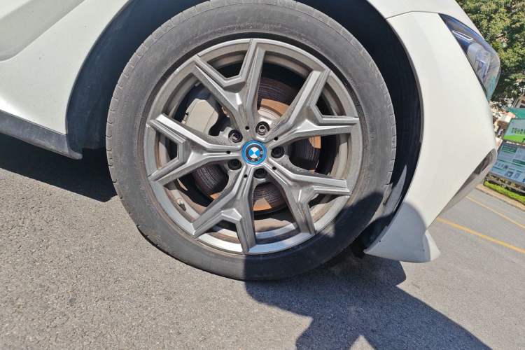 Used BMW i3 2022 eDrive 35 L Right Front Wheel Hub