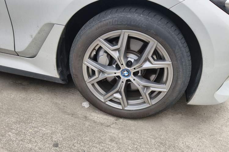 Used BMW i3 2022 eDrive 35 L Right Front Wheel Hub