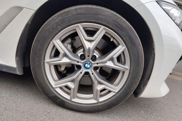 Used BMW i3 2022 eDrive 35 L Right Front Wheel Hub